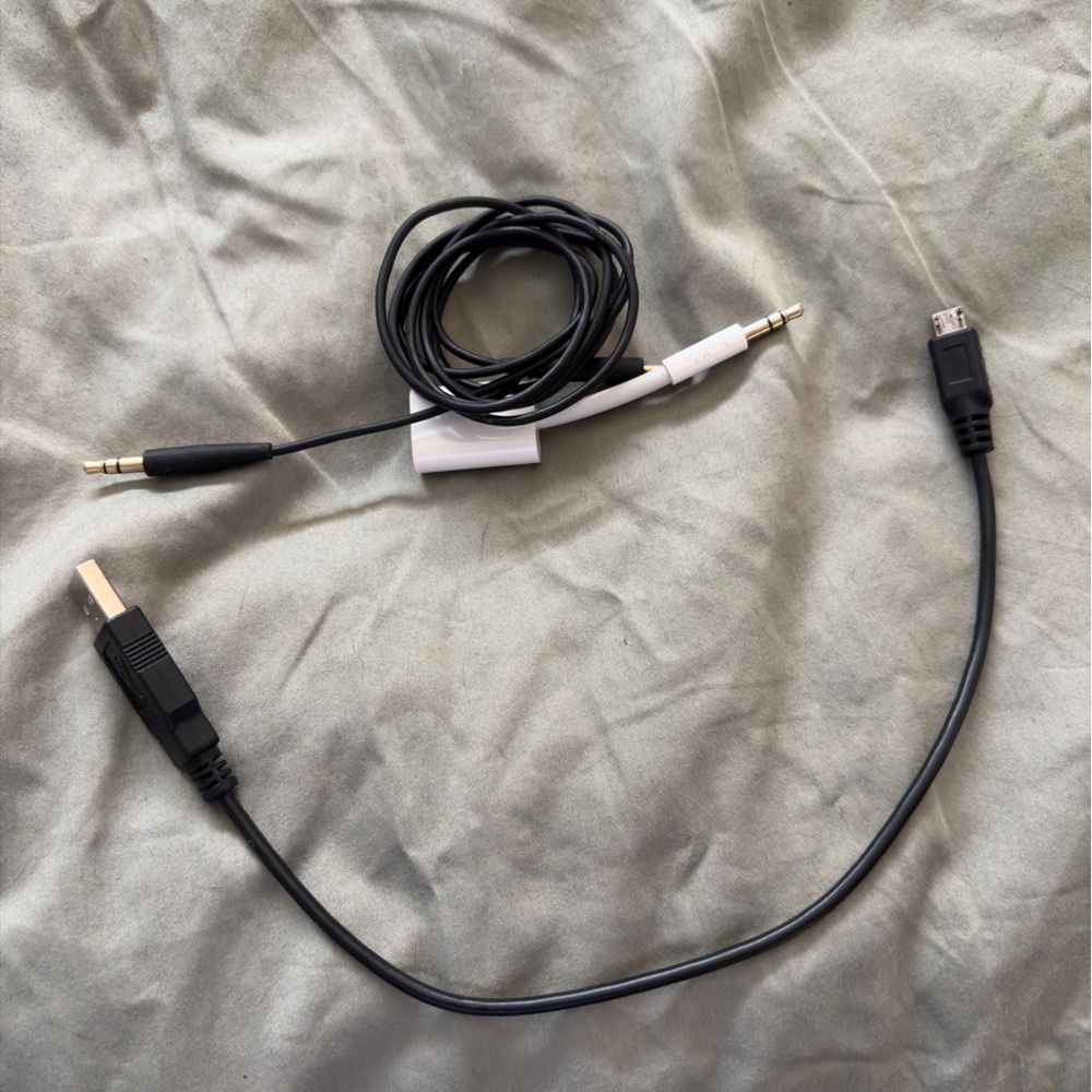 Bose QuietComfort 35 (Series I) Wireless Headphones, Noise Cancelling - Black - Picture 5 of 7